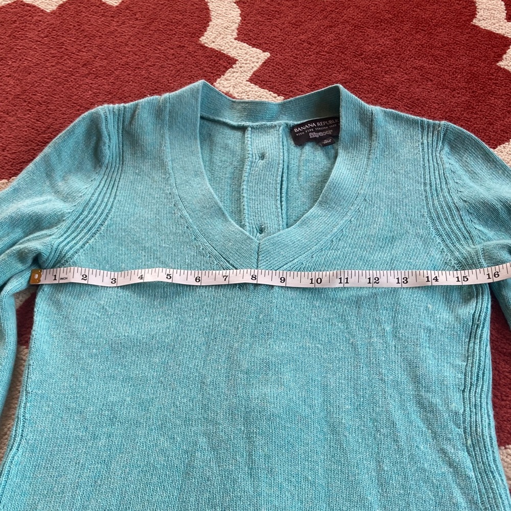 Banana Republic Teal Knit V-Neck Merino Wool Sweater - Picture 4 of 5